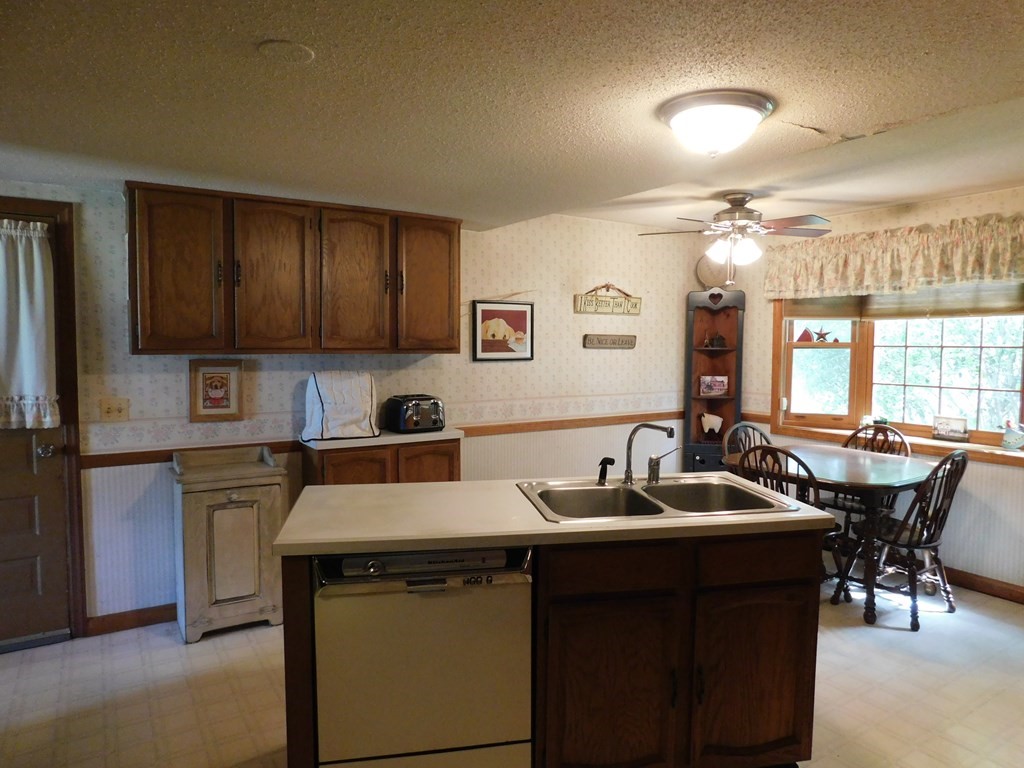219 Bowles Park Springfield, MA 01104 - Photo 10 of 38 Gallery Image 10