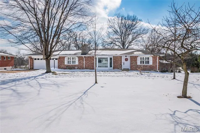 $569,000 | 10748 Leebur Drive, St. Louis, MO 63128