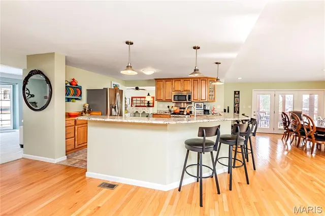 $569,000 | 10748 Leebur Drive, St. Louis, MO 63128
