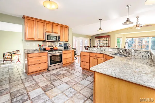 $569,000 | 10748 Leebur Drive, St. Louis, MO 63128