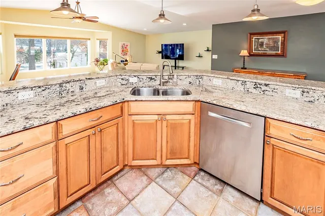 $569,000 | 10748 Leebur Drive, St. Louis, MO 63128