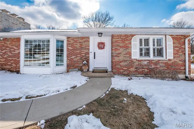 $569,000 | 10748 Leebur Drive, St. Louis, MO 63128