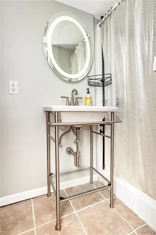 $569,000 | 10748 Leebur Drive, St. Louis, MO 63128