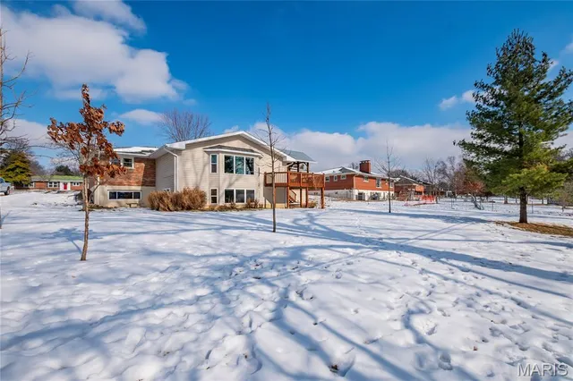 $569,000 | 10748 Leebur Drive, St. Louis, MO 63128