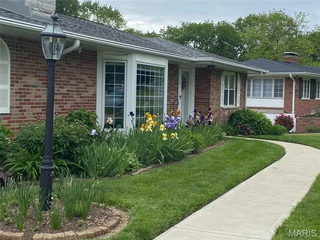 $569,000 | 10748 Leebur Drive, St. Louis, MO 63128