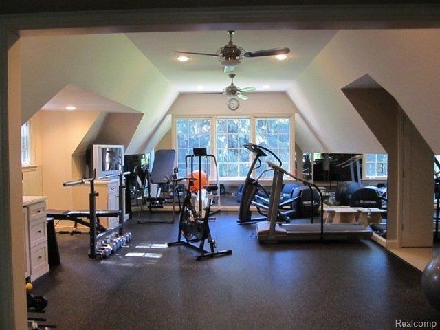 215 Cloverly Road Grosse Pointe, MI 48236 - Photo 15 of 24 IMG_3046.JPG