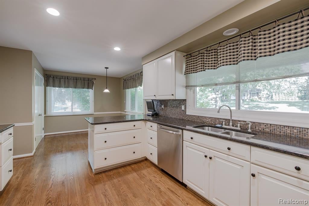 1050 Top View Road Bloomfield Hills, MI 48304 - Photo 34 of 53 Gallery Image 34