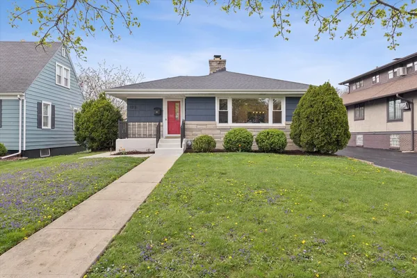 $639,900 | 123 Columbia Avenue, Elmhurst, IL 60126