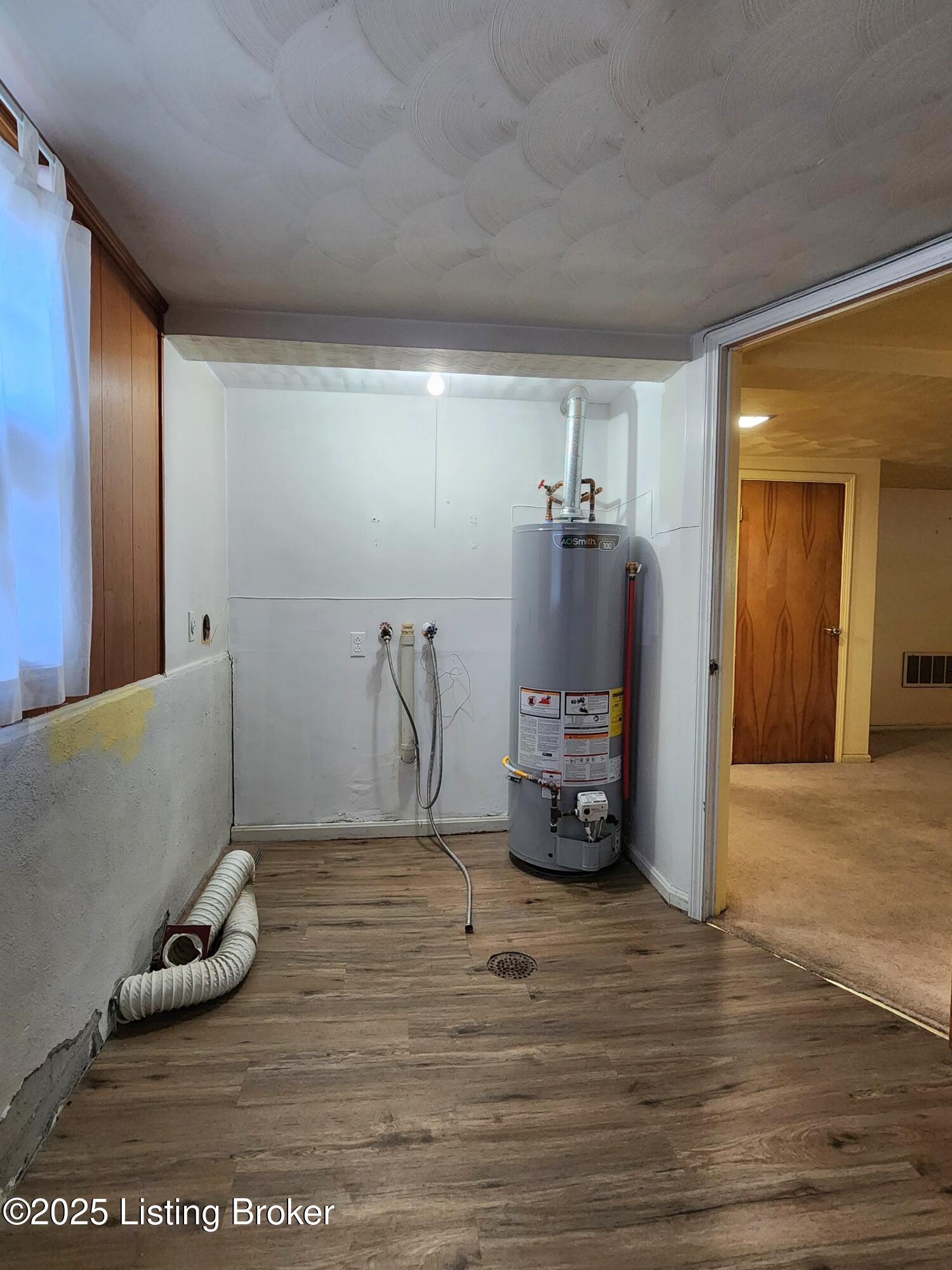 4100 Retreat Road Louisville, KY 40219 - Photo 28 of 36 28-laundry room in basement