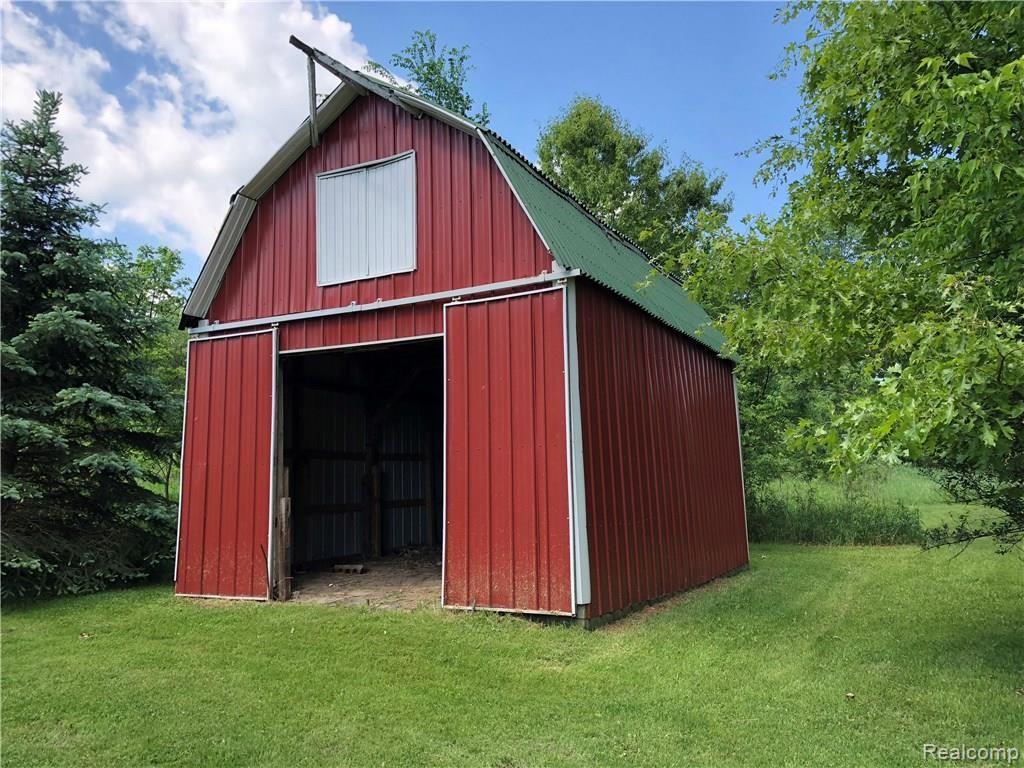 7333 Linden Road Fenton, MI 48430 - Photo 4 of 23 Barn & Shed