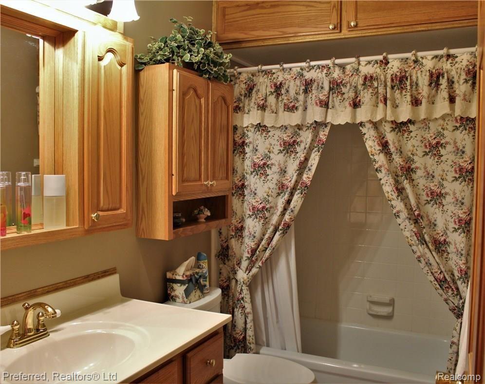 43302 Barchester Road Canton, MI 48187 - Photo 16 of 29 IMG_0868.JPG