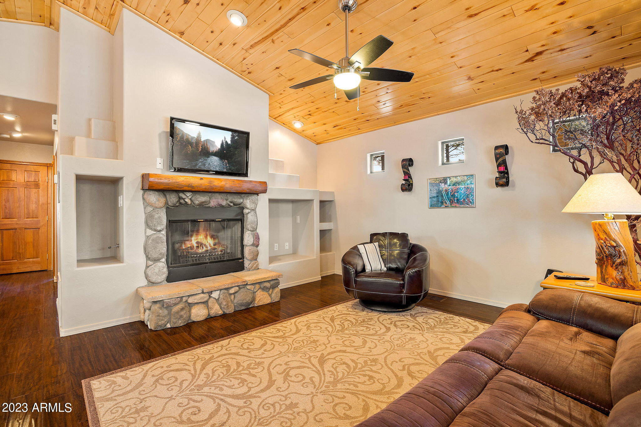 2713 High Pine Loop Overgaard, AZ 85933 - Photo 3 of 33 GREAT ROOM
