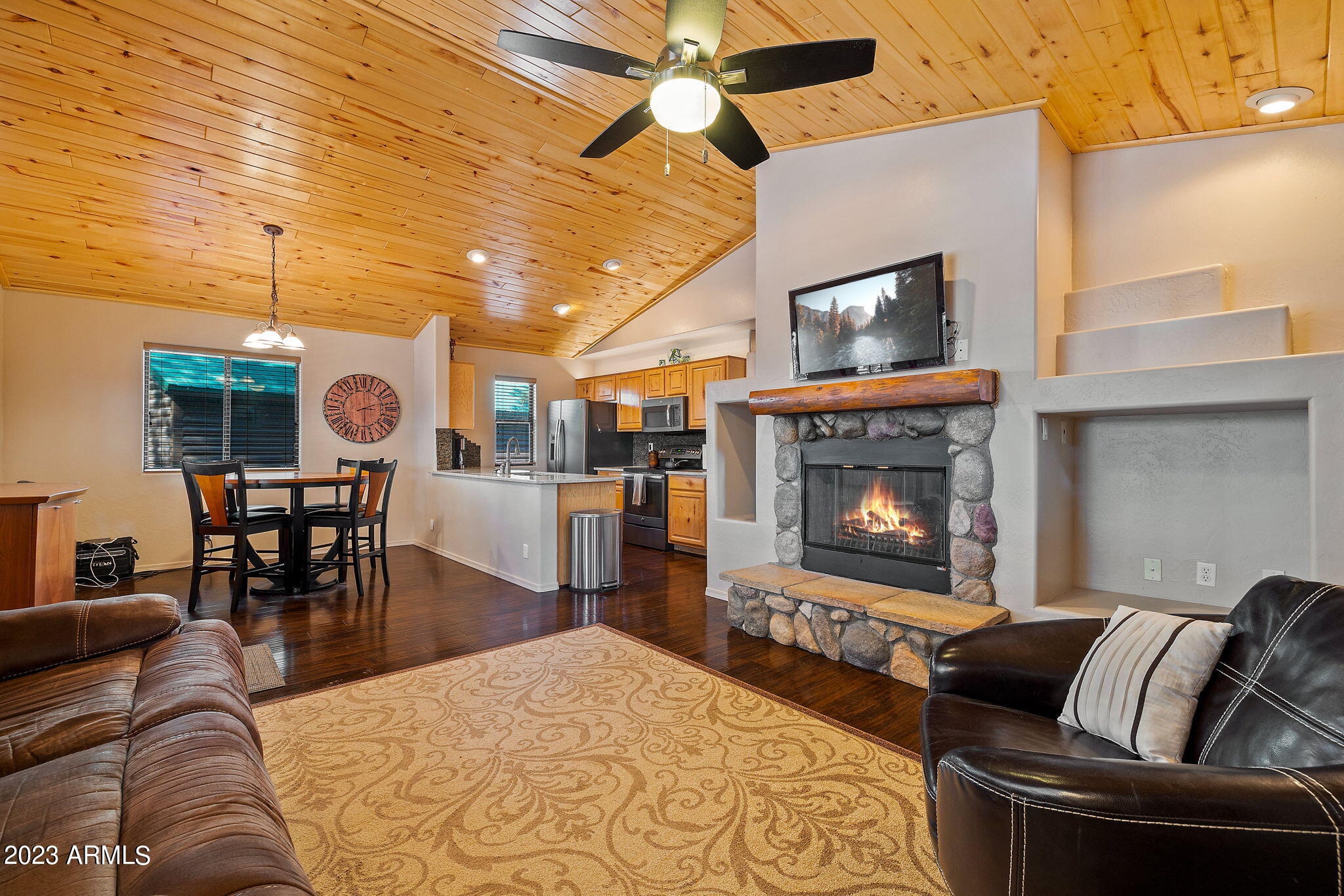 2713 High Pine Loop Overgaard, AZ 85933 - Photo 8 of 33 GREAT ROOM