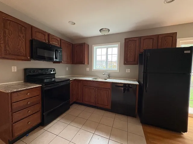 $2,200 | 213 Skeele Street, Unit RIGHT, Chicopee, MA 01013