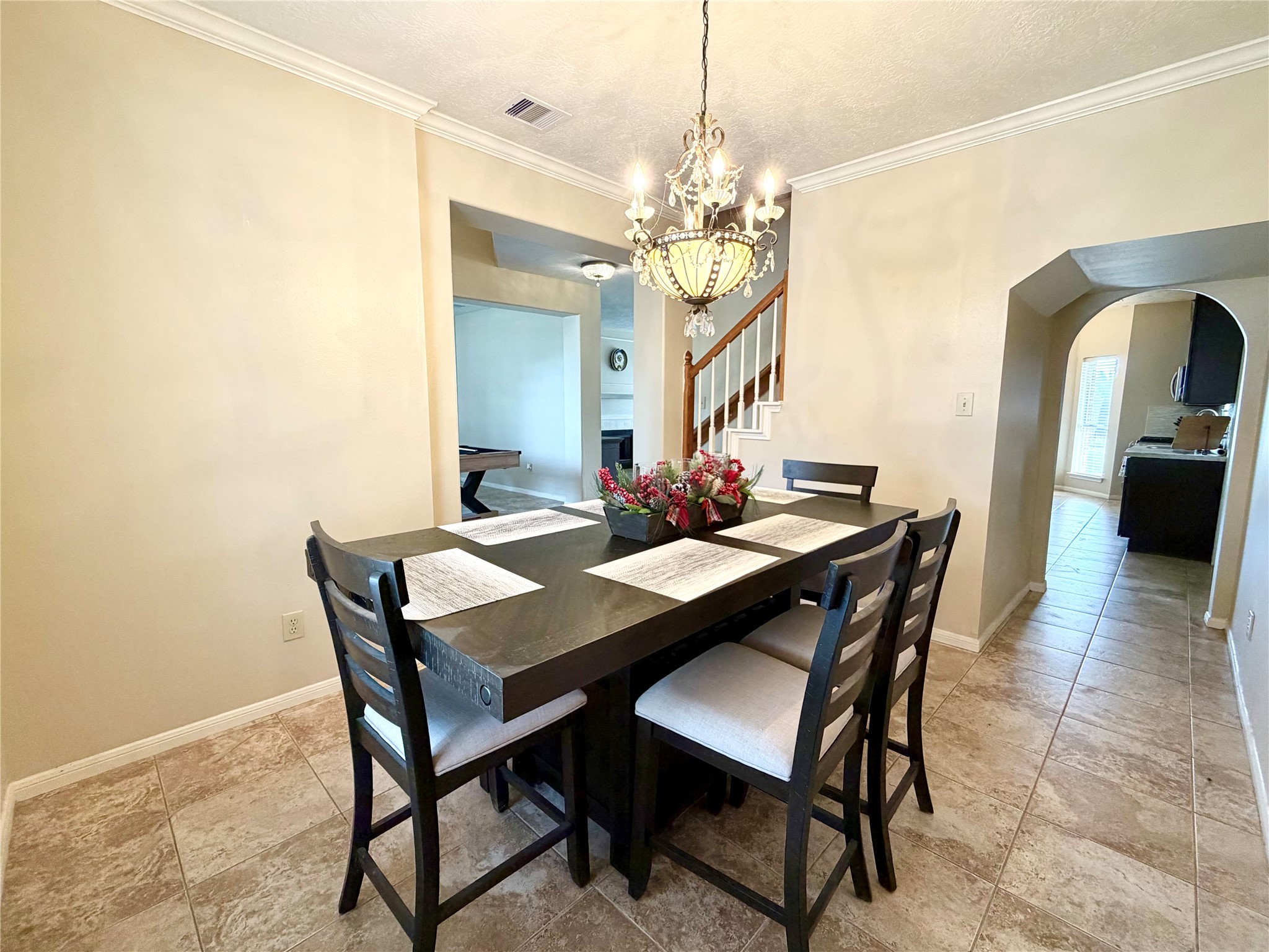 15819 Camp Fire Road Friendswood, TX 77546 - Photo 5 of 31 Dining Table will stay in home.