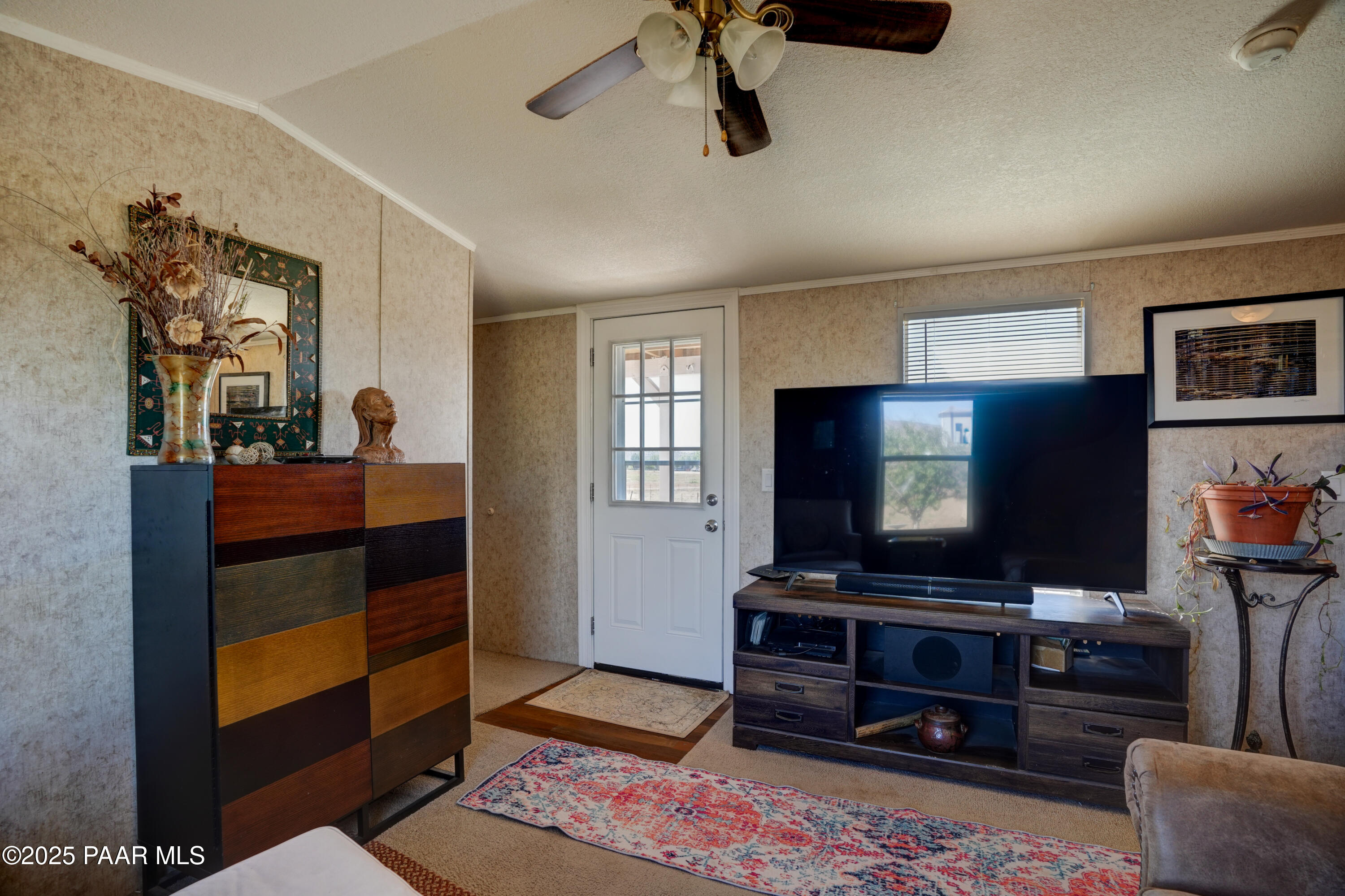 350 Ranch House Road Paulden, AZ 86334 - Photo 7 of 39 Living Room 2