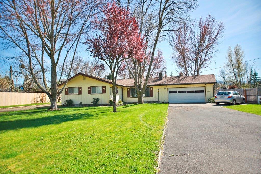 2301 Leonard Road Grants Pass, OR 97527 - Photo 1 of 32 Primary Photo