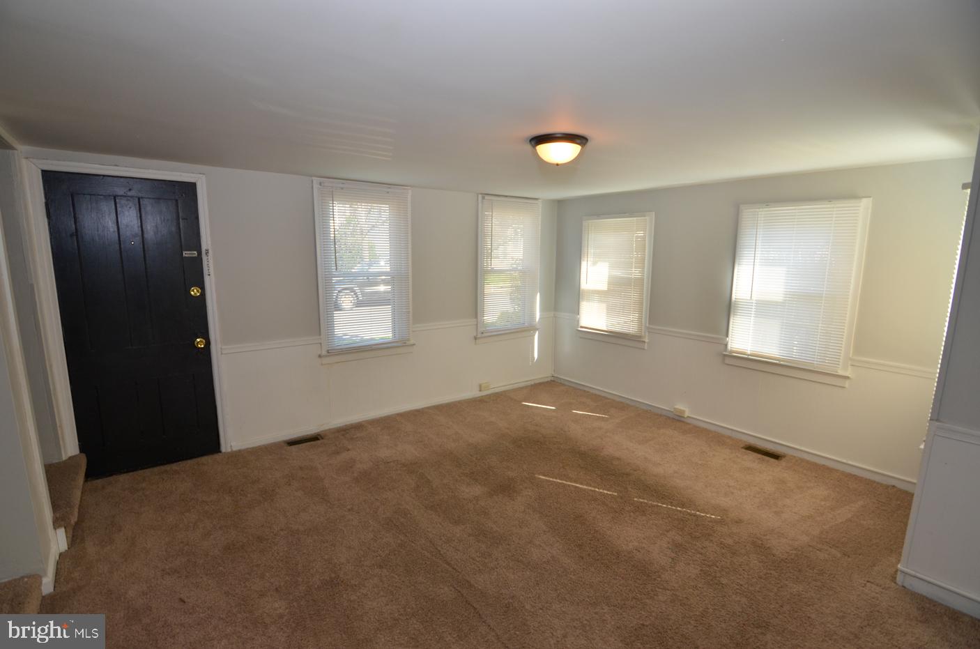 249 Main Street Hamilton, NJ 08620 - Photo 5 of 34 Living Room
