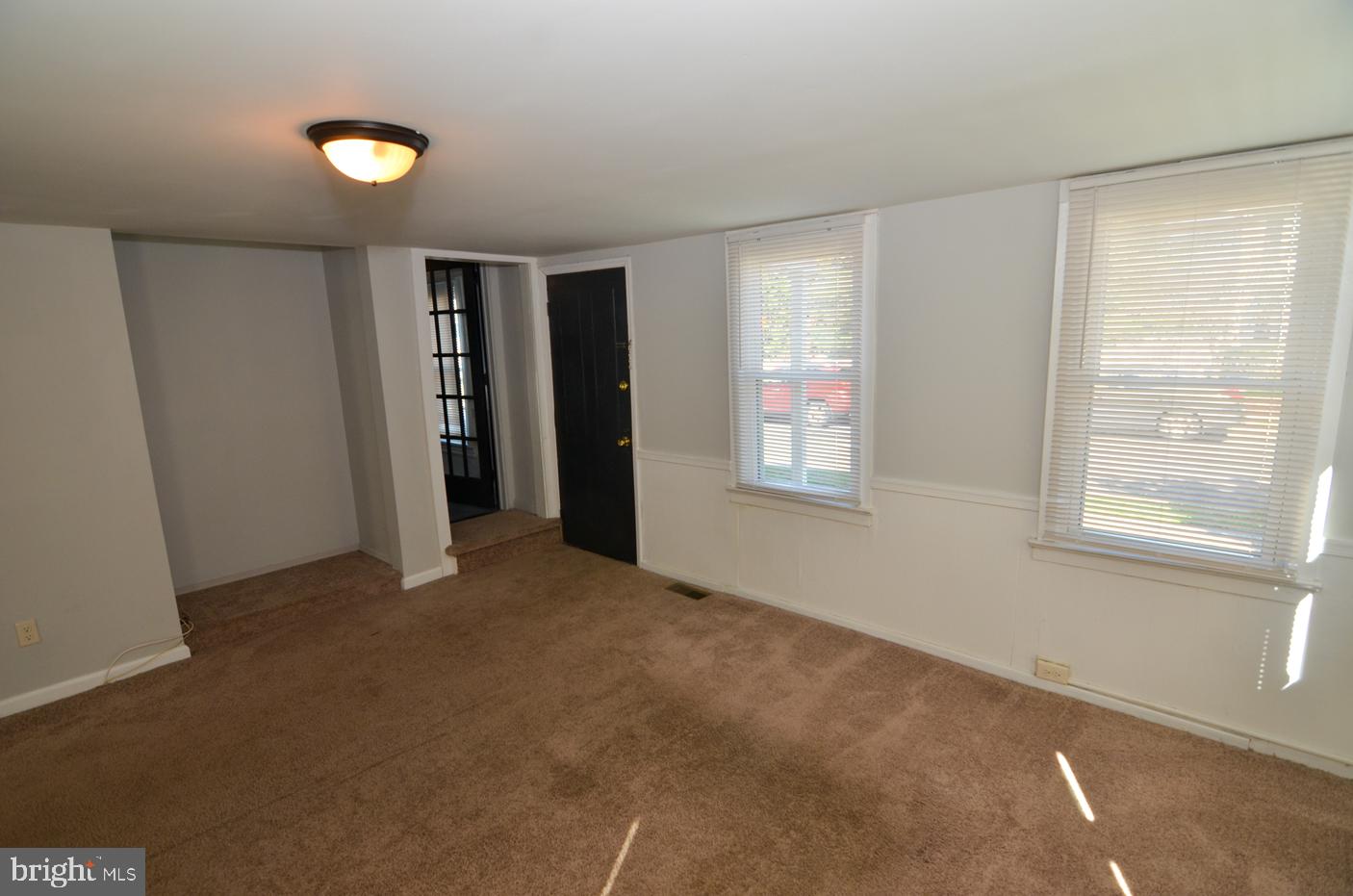 249 Main Street Hamilton, NJ 08620 - Photo 6 of 34 Living Room