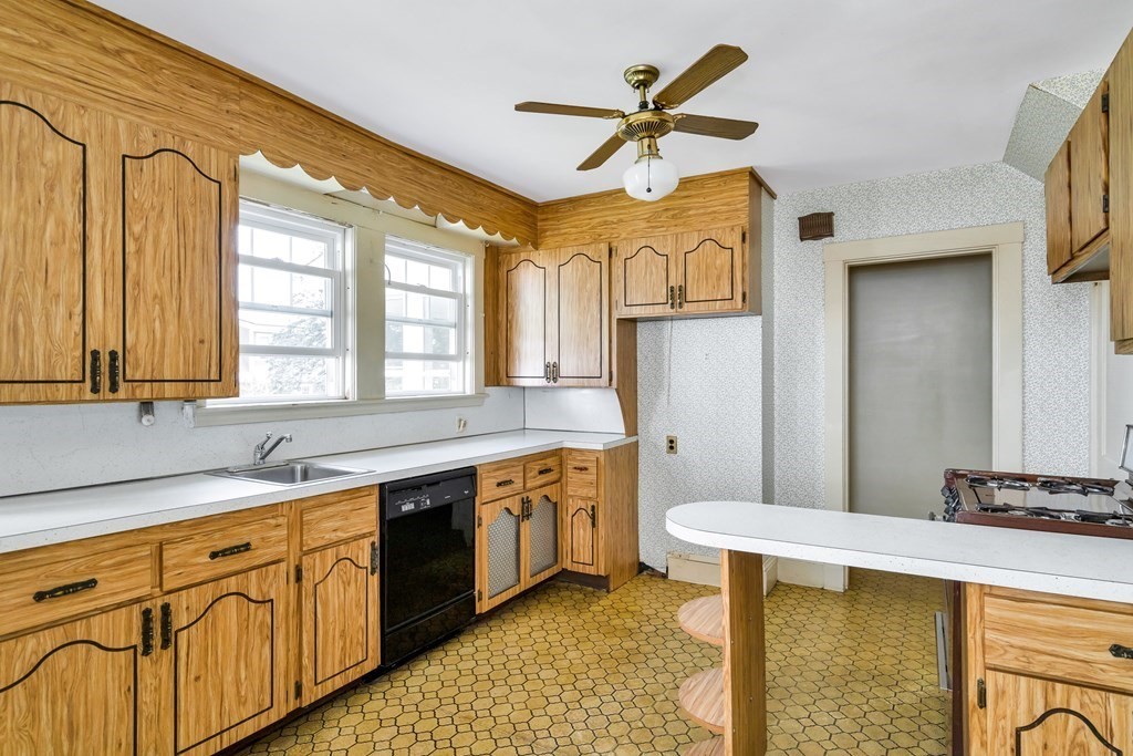 48 Selwyn Road Belmont, MA 02478 - Photo 13 of 39 Gallery Image 13