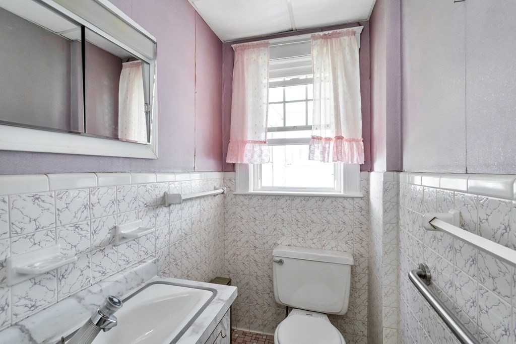 48 Selwyn Road Belmont, MA 02478 - Photo 16 of 39 Gallery Image 16