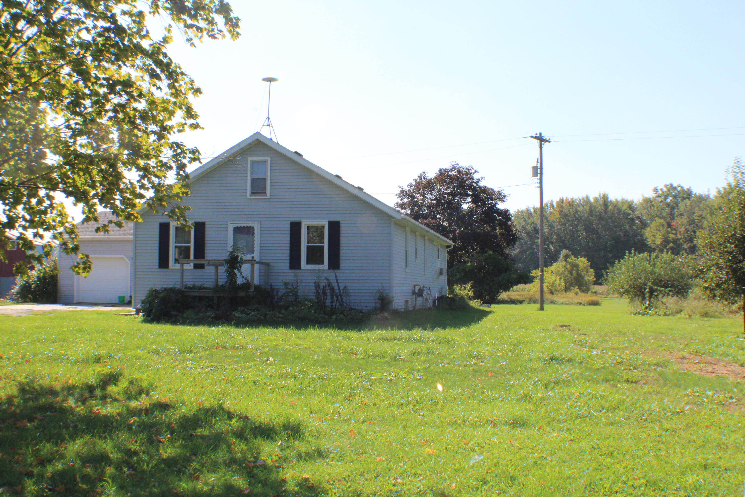 7864 15 Mile Road Northeast Cedar Springs, MI 49319 - Photo 3 of 30 IMG_2987