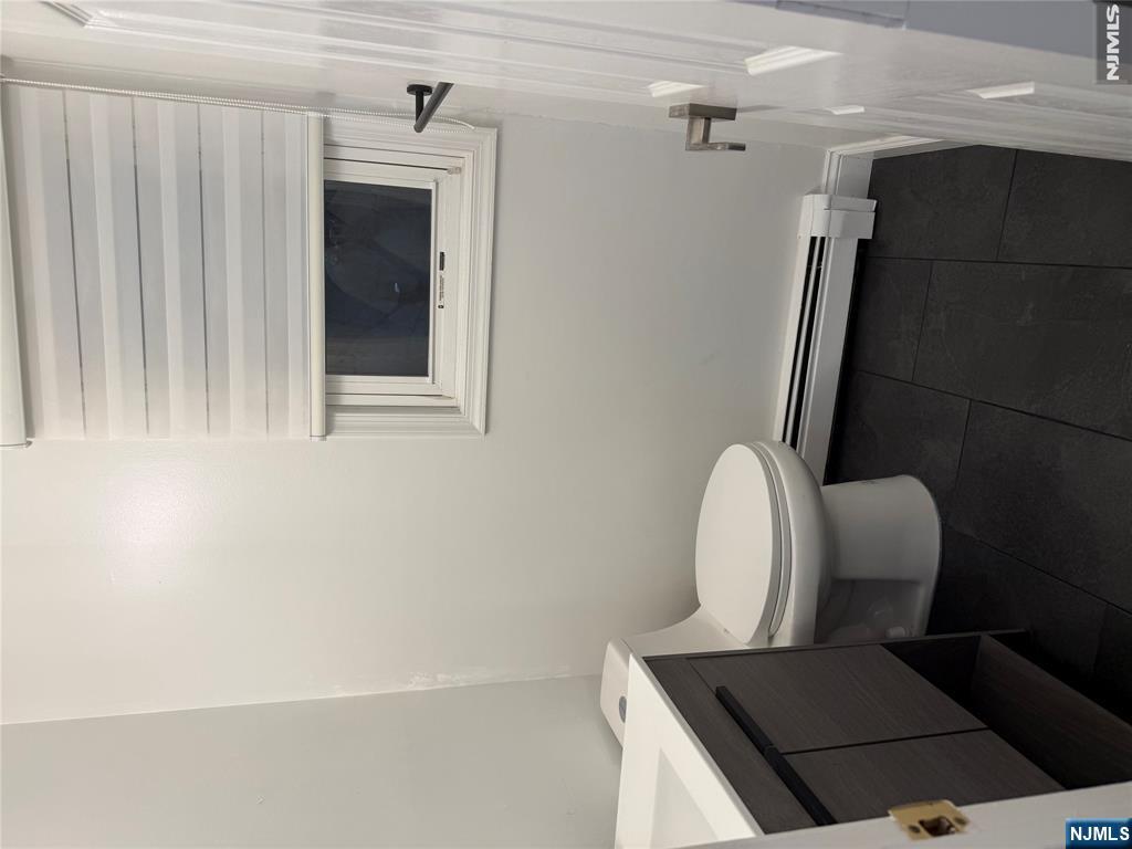 31 Hooks Lane, Unit 7 Edgewater, NJ 07020 - Photo 4 of 15