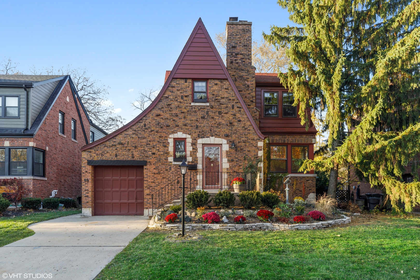 442 Kent Road Riverside, IL 60546 - Photo 1 of 45 a front view of house with yard