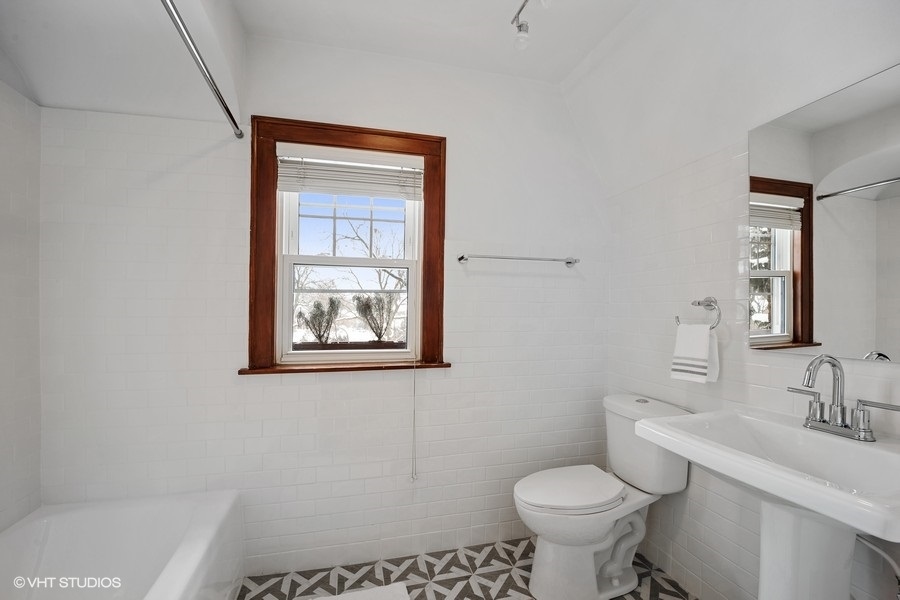 442 Kent Road Riverside, IL 60546 - Photo 29 of 45 a bathroom with a toilet sink and mirror