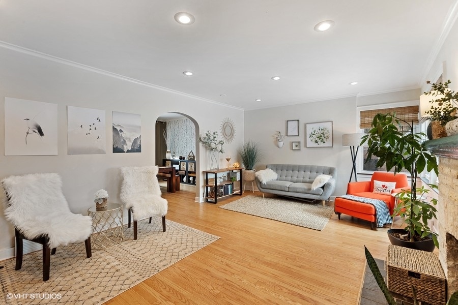 442 Kent Road Riverside, IL 60546 - Photo 4 of 45 a living room with furniture and a potted plant