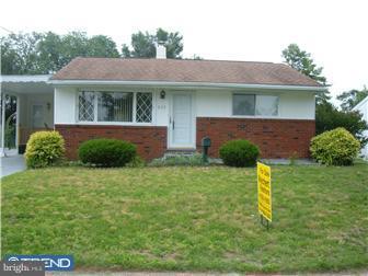 626 Polk Street Riverside, NJ 08075 - Photo 1 of 12 a front view of a house with garden