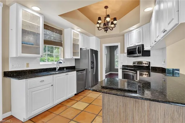 $640,000 | 5902 Bermuda Lane, Naples, FL 34119