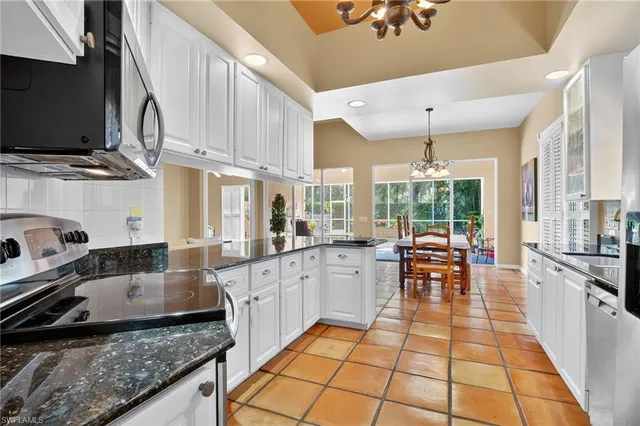 $640,000 | 5902 Bermuda Lane, Naples, FL 34119