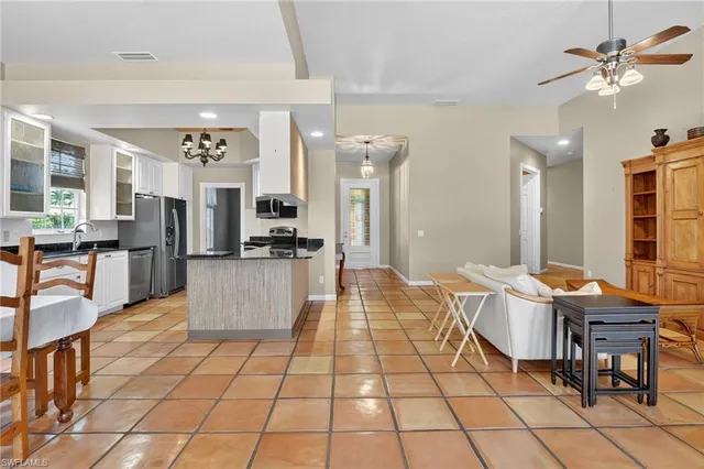 $640,000 | 5902 Bermuda Lane, Naples, FL 34119