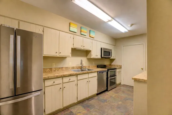 $225,000 | 475 North Highland Street, Unit 9AB, Memphis, TN 38122