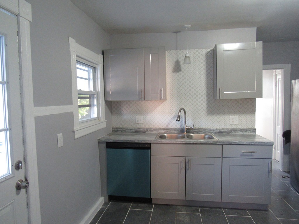 730-732 White Street Springfield, MA 01108 - Photo 2 of 12 Gallery Image 2