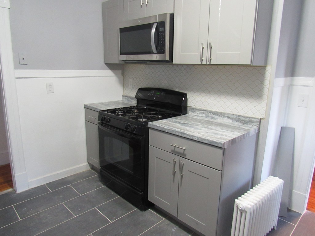 730-732 White Street Springfield, MA 01108 - Photo 3 of 12 Gallery Image 3