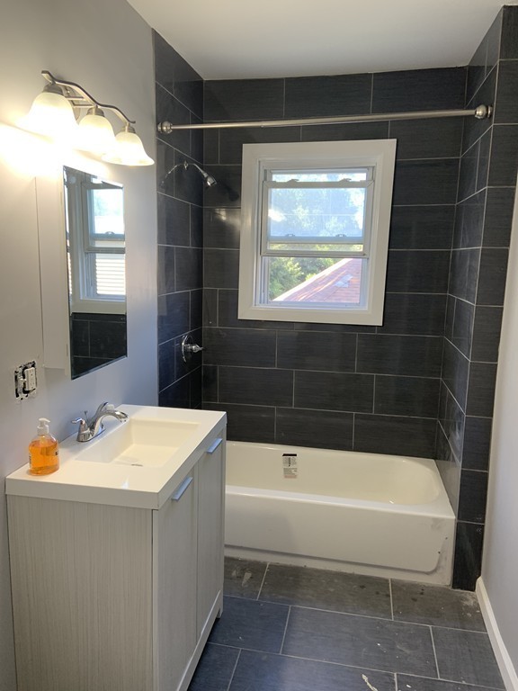 730-732 White Street Springfield, MA 01108 - Photo 4 of 12 Gallery Image 4