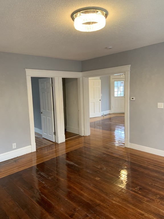 730-732 White Street Springfield, MA 01108 - Photo 7 of 12 Gallery Image 7