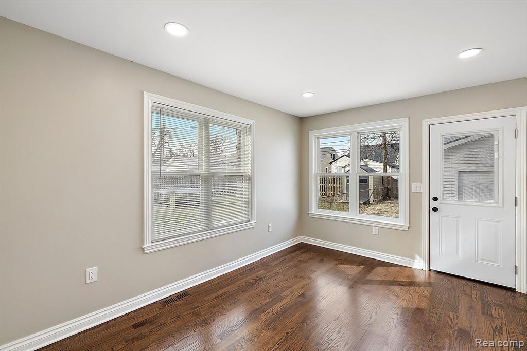 1210 Princeton Road Berkley, MI 48072 - Photo 13 of 50