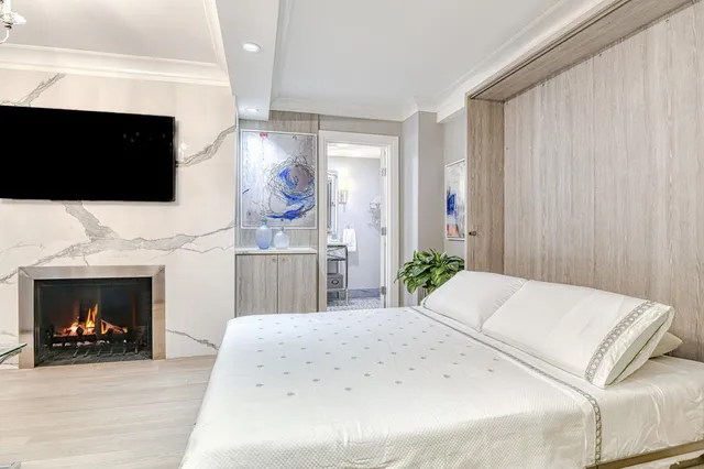 $549,000 | 220 East 73rd Street, Unit 1A | Lenox Hill