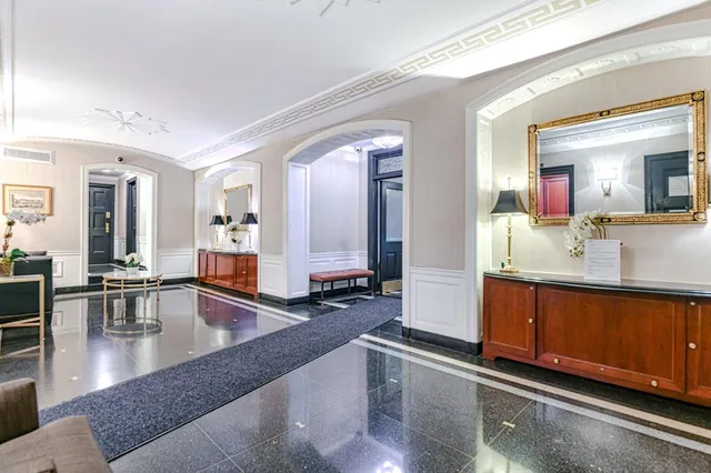 $549,000 | 220 East 73rd Street, Unit 1A | Lenox Hill