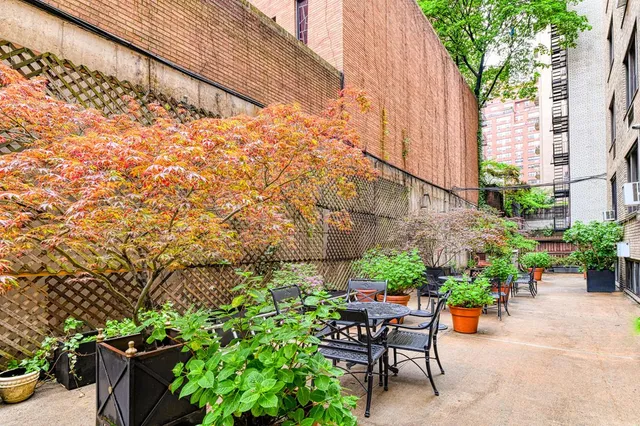 $549,000 | 220 East 73rd Street, Unit 1A | Lenox Hill