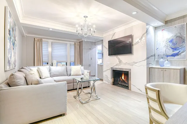 $549,000 | 220 East 73rd Street, Unit 1A | Lenox Hill