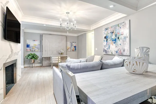 $549,000 | 220 East 73rd Street, Unit 1A | Lenox Hill