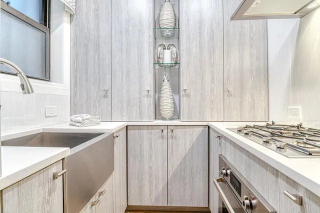 $549,000 | 220 East 73rd Street, Unit 1A | Lenox Hill