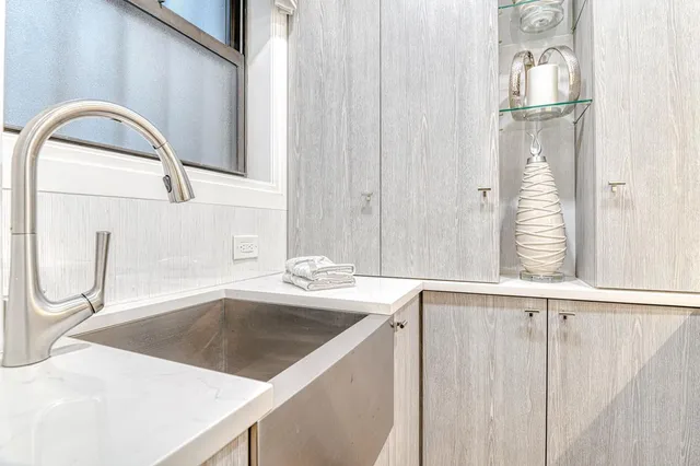 $549,000 | 220 East 73rd Street, Unit 1A | Lenox Hill