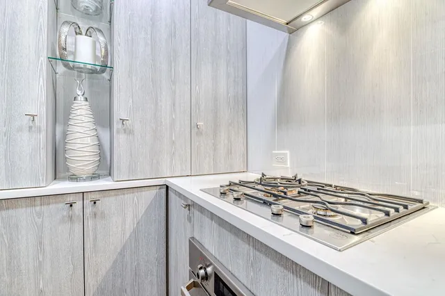 $549,000 | 220 East 73rd Street, Unit 1A | Lenox Hill