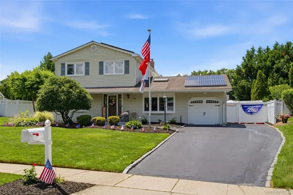 $839,990 | 18 Executive Drive, Hauppauge, NY 11788