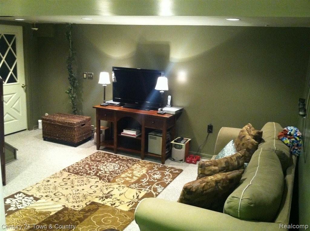 2267 Highsplint Drive Rochester, MI 48307 - Photo 19 of 29 Finished Basement